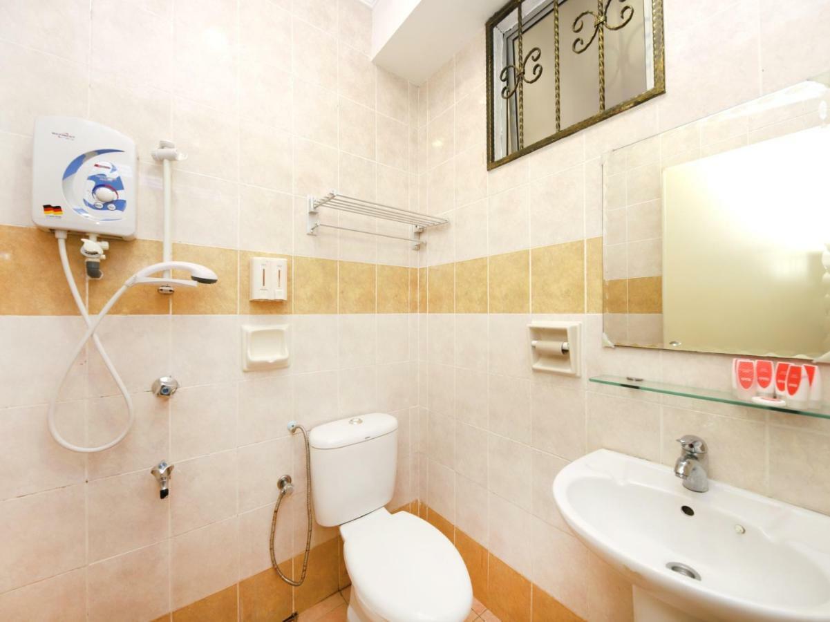 Oyo 750 Comfort Hotel Кота-Кинабалу Экстерьер фото