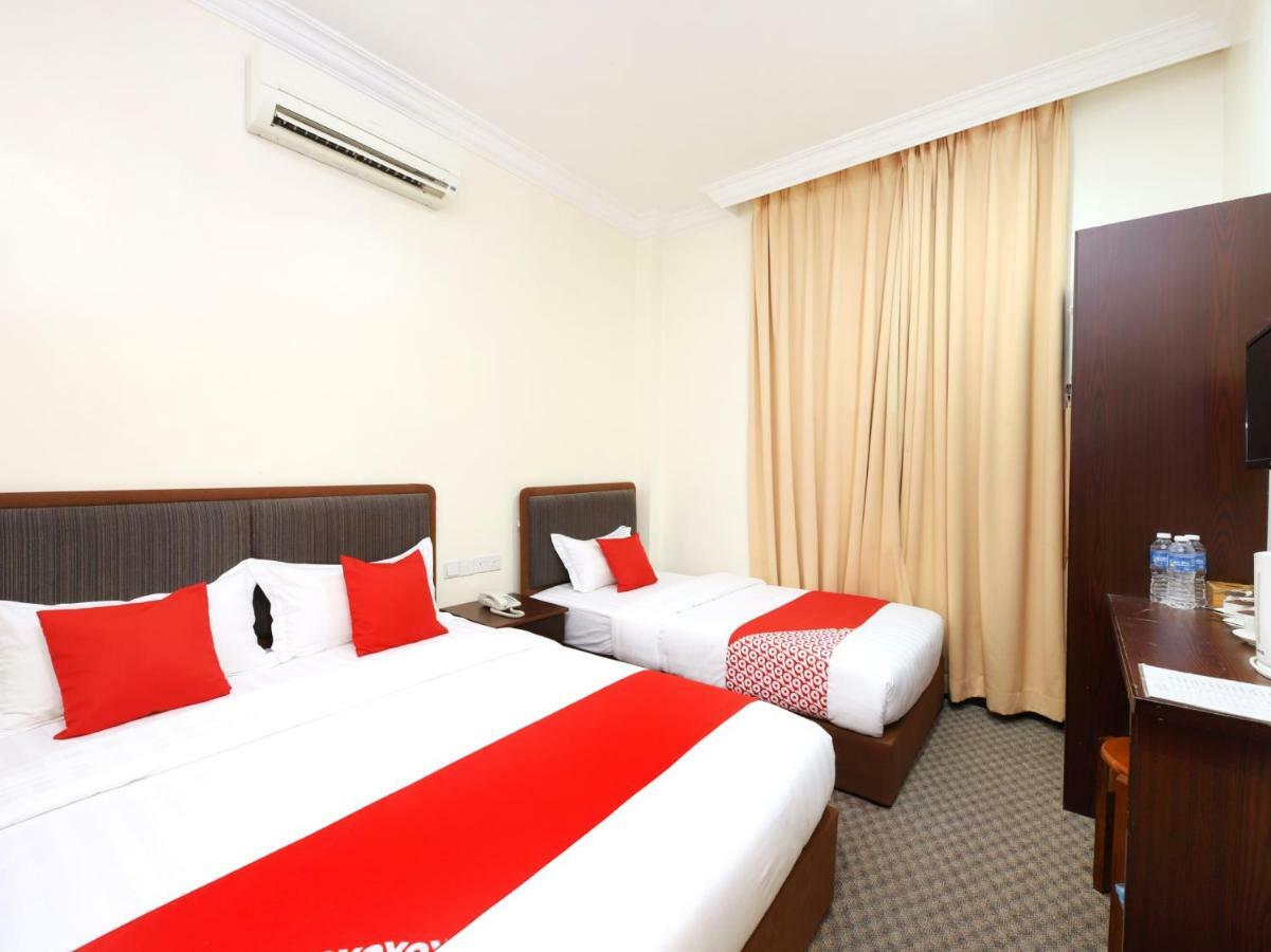 Oyo 750 Comfort Hotel Кота-Кинабалу Экстерьер фото