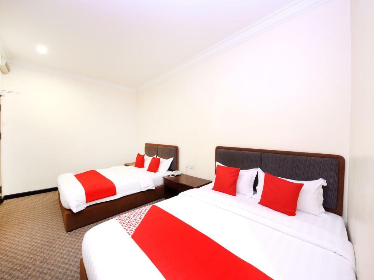 Oyo 750 Comfort Hotel Кота-Кинабалу Экстерьер фото