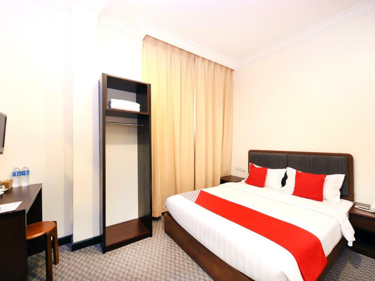 Oyo 750 Comfort Hotel Кота-Кинабалу Экстерьер фото