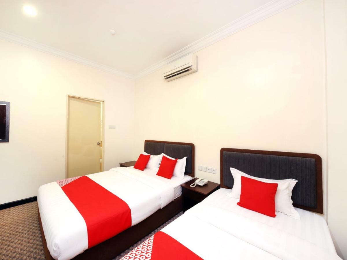 Oyo 750 Comfort Hotel Кота-Кинабалу Экстерьер фото