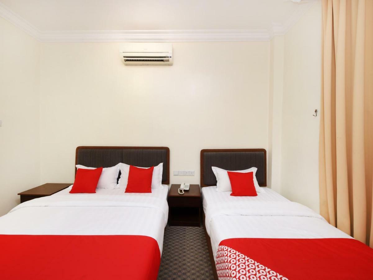 Oyo 750 Comfort Hotel Кота-Кинабалу Экстерьер фото