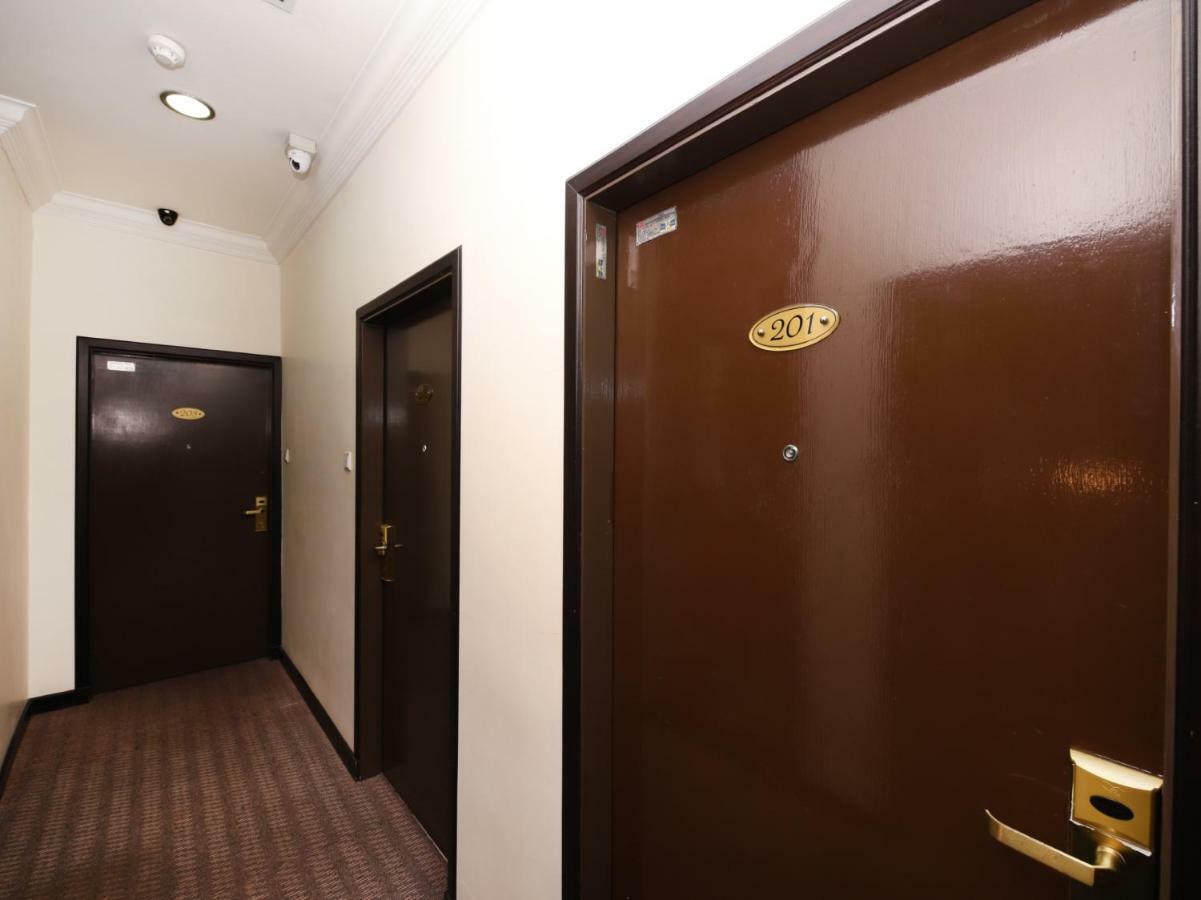 Oyo 750 Comfort Hotel Кота-Кинабалу Экстерьер фото