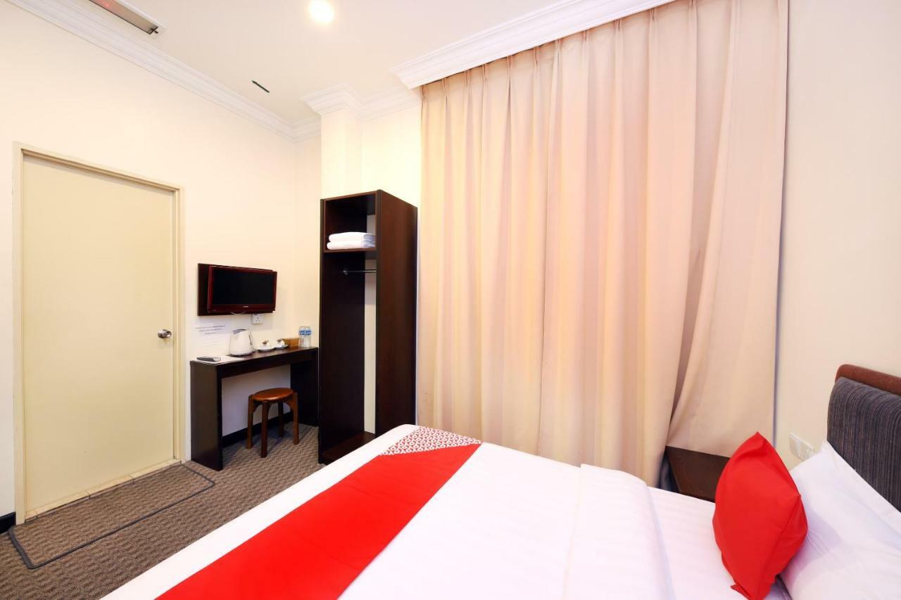 Oyo 750 Comfort Hotel Кота-Кинабалу Экстерьер фото
