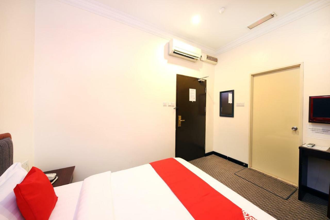 Oyo 750 Comfort Hotel Кота-Кинабалу Экстерьер фото