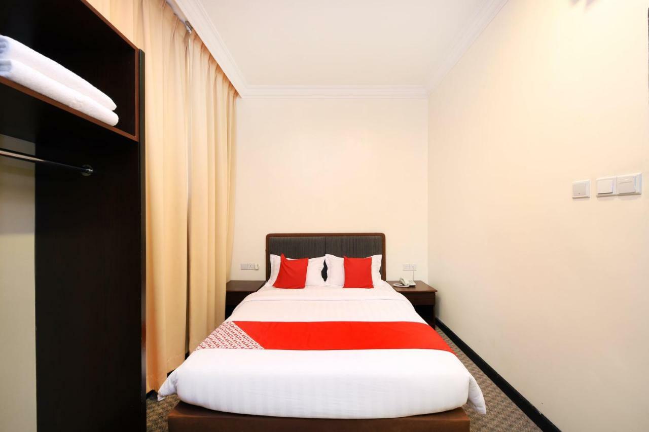 Oyo 750 Comfort Hotel Кота-Кинабалу Экстерьер фото