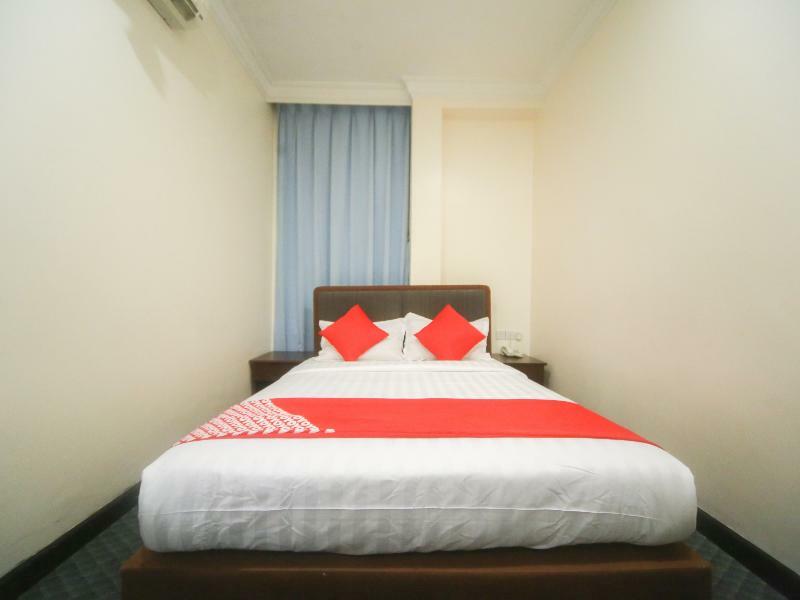 Oyo 750 Comfort Hotel Кота-Кинабалу Экстерьер фото