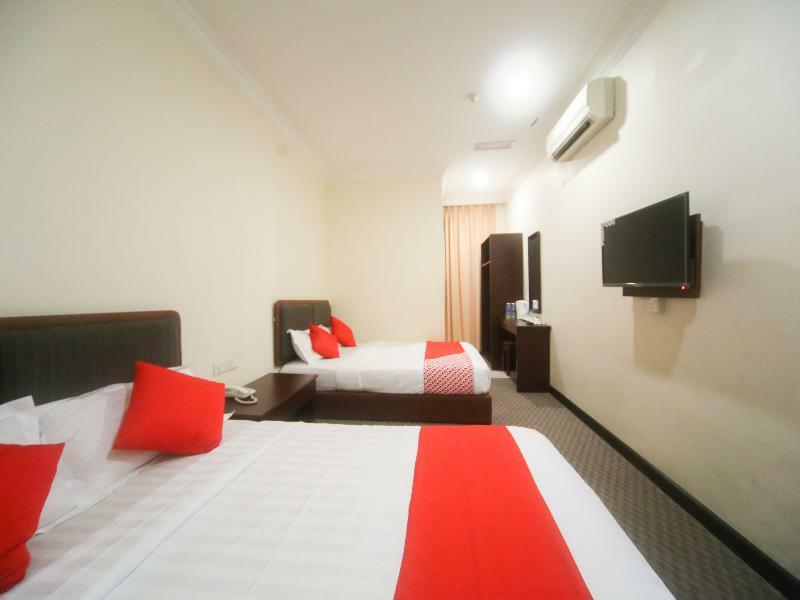 Oyo 750 Comfort Hotel Кота-Кинабалу Экстерьер фото