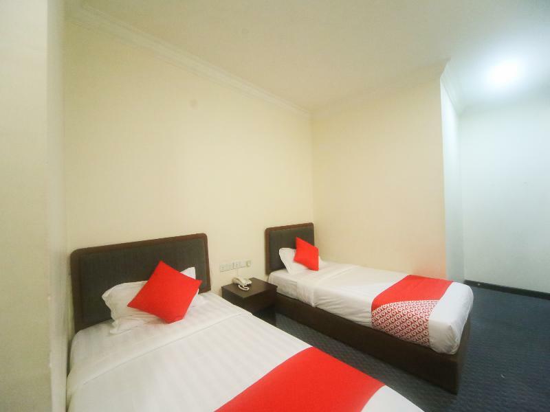 Oyo 750 Comfort Hotel Кота-Кинабалу Экстерьер фото