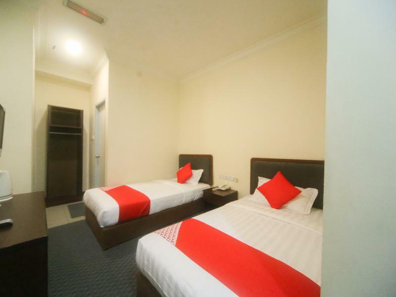 Oyo 750 Comfort Hotel Кота-Кинабалу Экстерьер фото